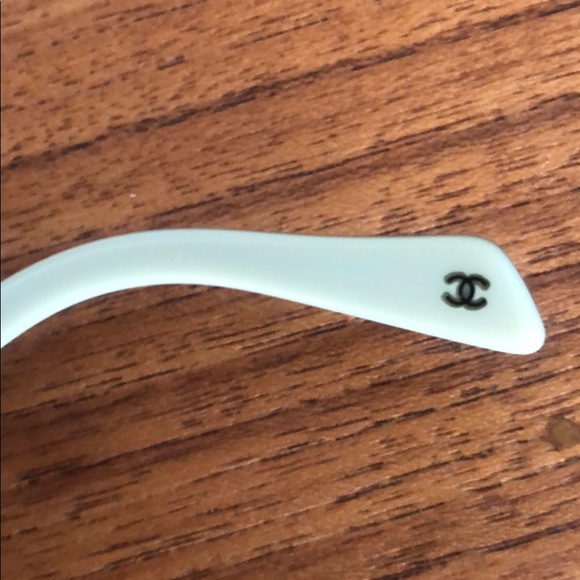 CHANEL Sunglasses - Picture 11 of 12